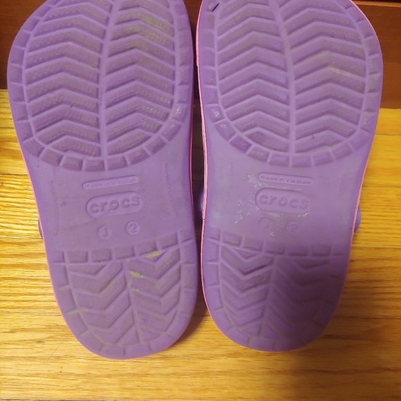 Girls.Crocs size 2 - Picture 3 of 4